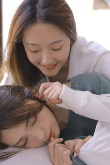 他会议室在桌下含着B